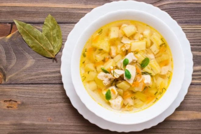 Cách nấu súp gà khoai tȃy ngọt bùi béo ngậy siêu đơn giản