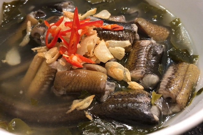 Cách nấu canh chua lươn với lá giang