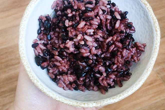 cơm gạo lứt đậu đen