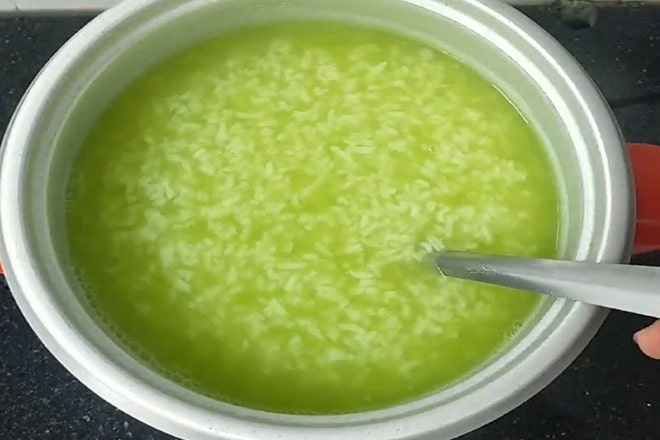 Cách nấu cháo trắng lá dứa