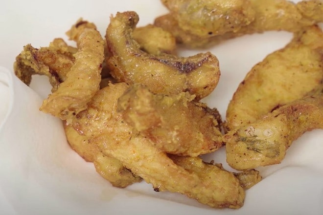 chiên cá rô nấu bún
